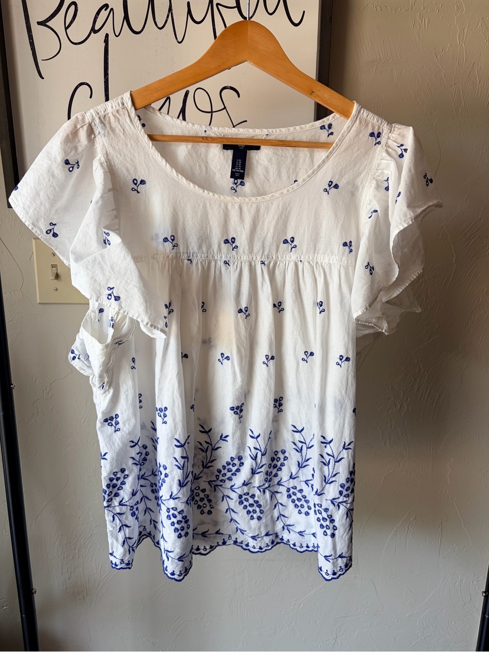 Gap Women's XL White Blue Floral Scoop Neck Flutter Sleeve Embroidered Blouse